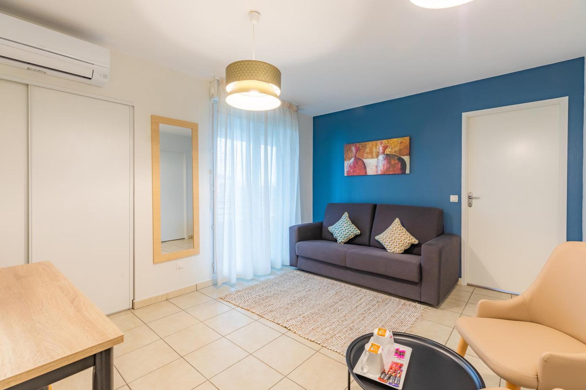 One-Bedroom Apartment